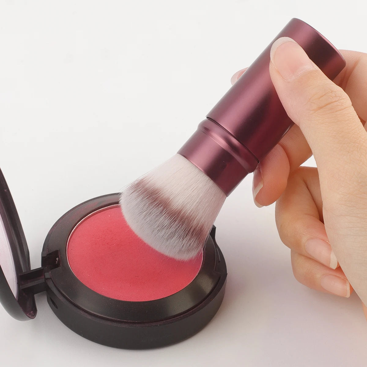 Portable Retractable Makeup Brush – Smooth Powder Application